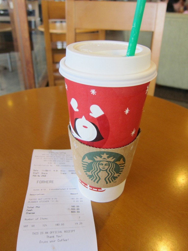2011年11月08日、午後のコーヒータイムはStarbucksのGalleria Toffee Nut Latte